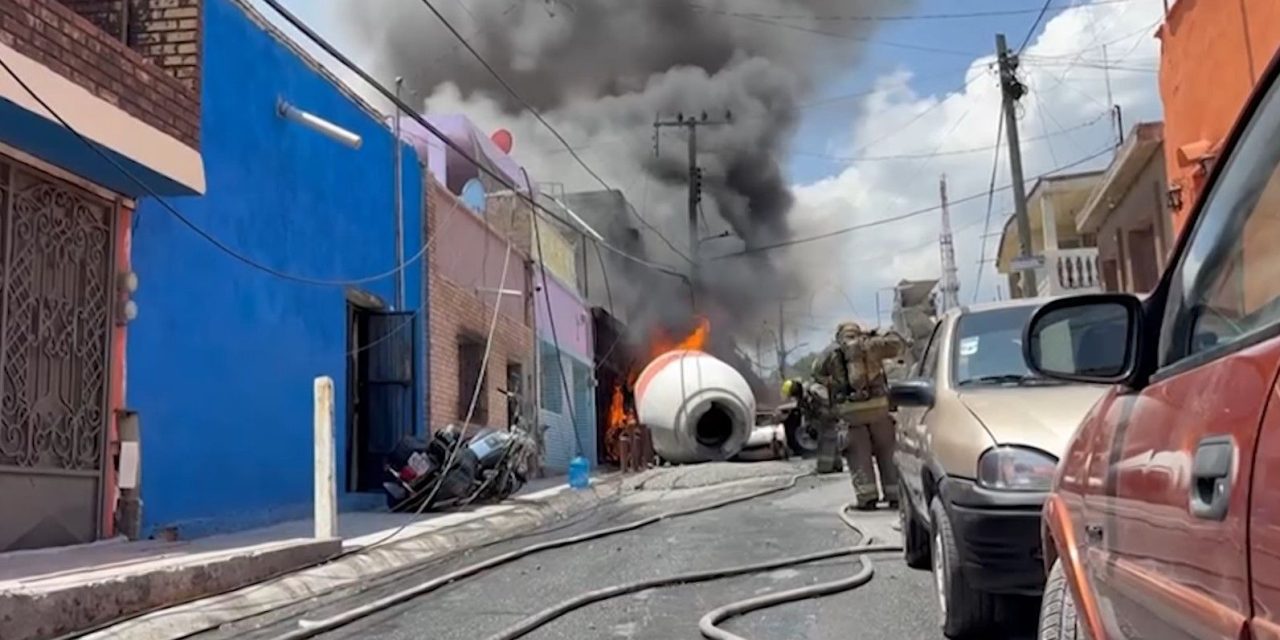 Saltillo: Voraz incendio en Santa Anita tras accidente con camión revolvedora