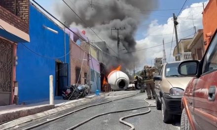 Saltillo: Voraz incendio en Santa Anita tras accidente con camión revolvedora