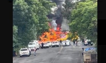 Violencia se apodera de Zitácuaro, Michoacán con balaceras y quemas de vehículos