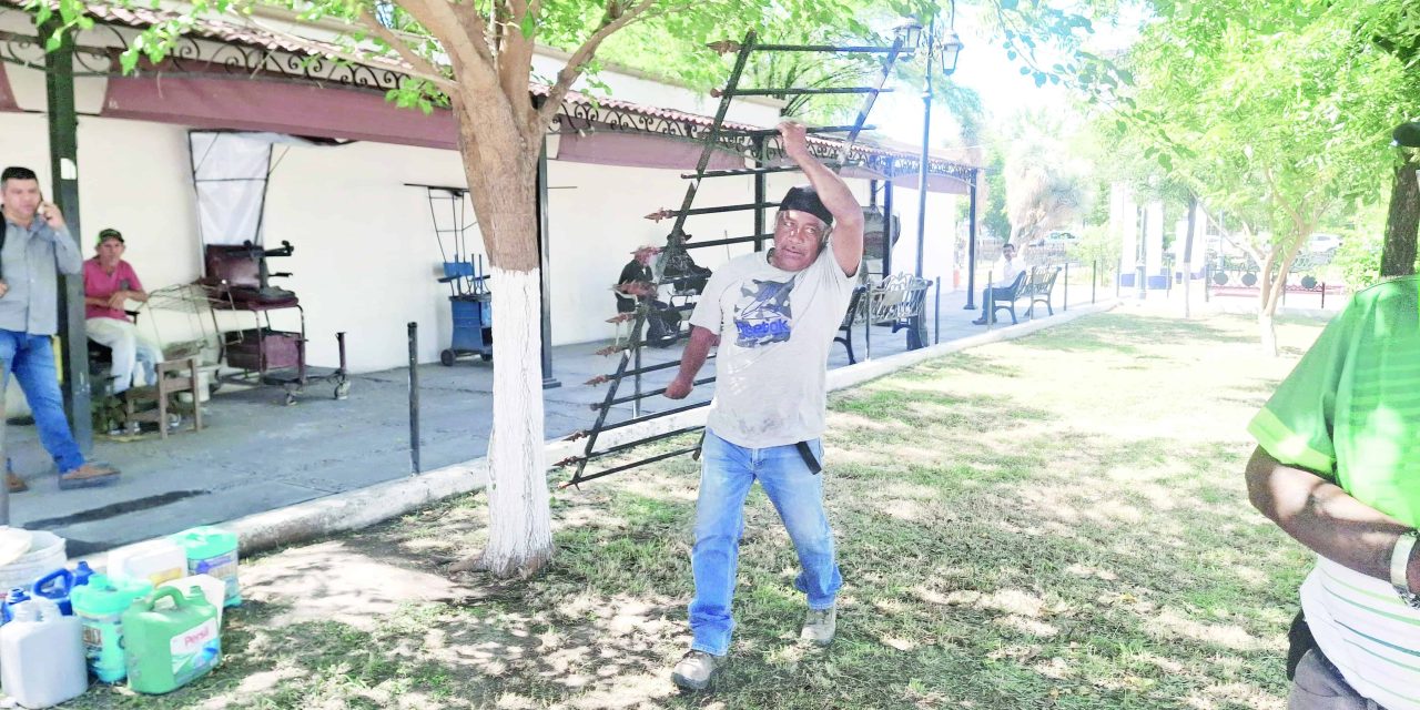 Retiran barandales de plazas públicas en Monclova