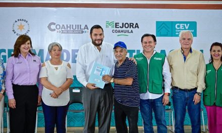 Carlos Villarreal da certeza jurídica a familias de la colonia Matilde Barrera