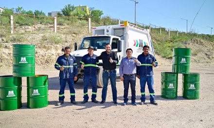 Carlos Villarreal entrega nuevo camión recolector de basura