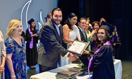 Carlos Villarreal reafirma su compromiso con la educación