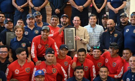 Reciben a los rescatistas de Acuña que apoyaron en inundaciones en Texas