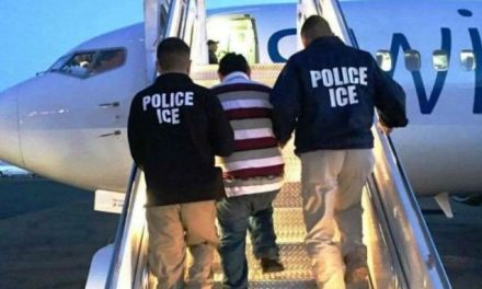 ICE amplía red de detención con fondos récord y estructuras temporales