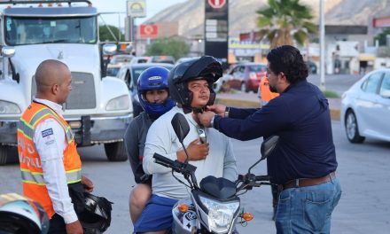 Entregan cascos certificados a motociclistas capacitados en Torreón