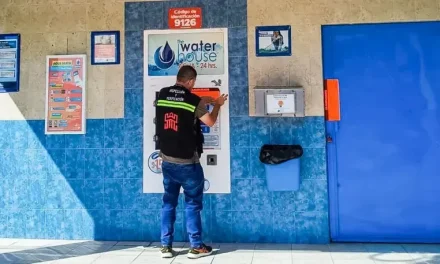 Colocan sellos de clausura a dispensador de agua en Torreón