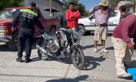 Motociclista herido tras ser arrollado por conductor que huyó en Guayulera