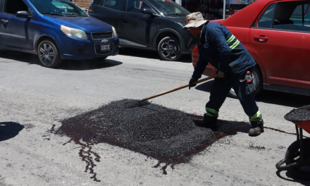 Avanzan labores para rehabilitar pavimento en la ciudad
