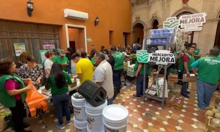 Abarrotan la Casa del Pensionado por la llegada del Mercadito Mejora