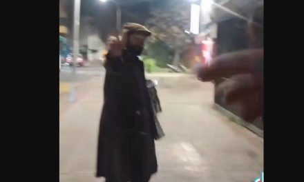 Boric, presidente de Chile, aparece caminando en solitario en vivo de tiktoker
