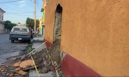 Saltillo: Colapsa la pared de una casa el inmueble se encuentra en riesgo.