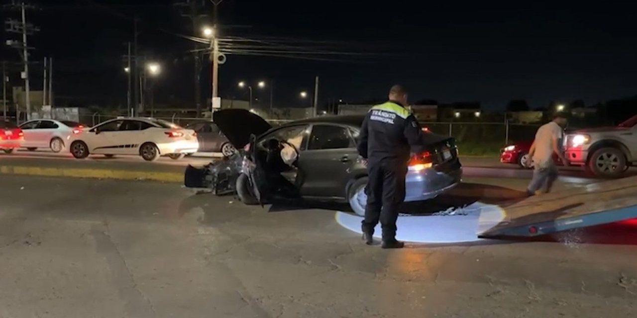 Conductor ebrio impacta su vehículo en el Periférico de Saltillo