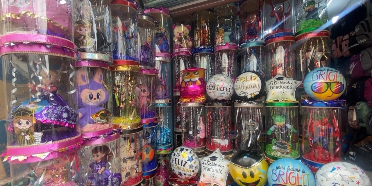 Desde los 250 pesos se venden los ramos de graduaciones en Saltillo