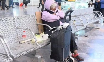 Doña Mary, símbolo del abandono familiar, fallece tras años viviendo en la CAPU de Puebla