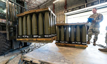 Estados Unidos suspende el envío de armas a Ucrania