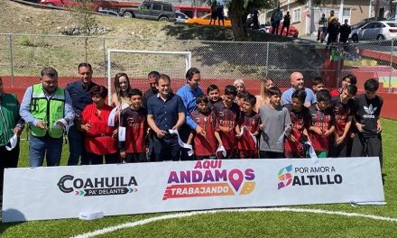 Entrega Javier Díaz una plaza más ahora en la colonia Benito Juárez