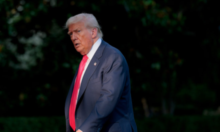 Trump ordena publicar testimonios del gran jurado en el caso Epstein
