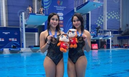Ellas son las gemelas mexicanas Lia y Mia… tienen 14 años y lograron el bronce en el Mundial de Natación