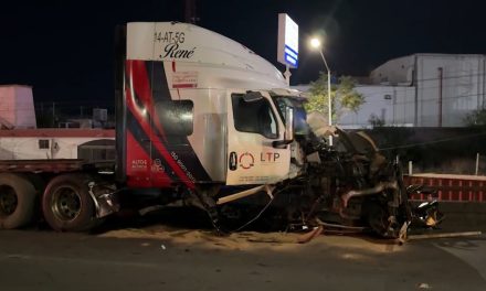 Trailero ignora retén y causa persecución que terminó en un choque en Ramos Arizpe