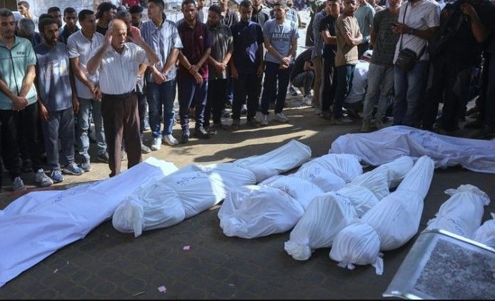 Periodista embarazada y nueve familiares mueren en bombardeo israelí