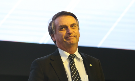 Colocan tobillera electrónica a Bolsonaro en medio de nuevas medidas judiciales