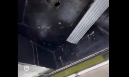 Usan láminas para tapar goteras en el Metro de la CDMX