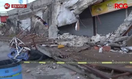 Saltillo: Sigue acordonada plaza comercial tras desplome de techos por lluvias