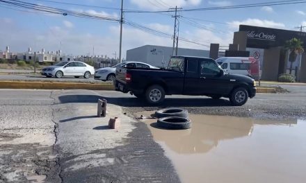 Mega bache sobre Valdés Sánchez daña a vehículos