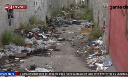 Vecinos de la Mirasierra convierten pasillos en basureros