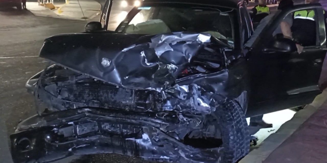 Hombre no escuchó la ambulancia y la choca en Saltillo