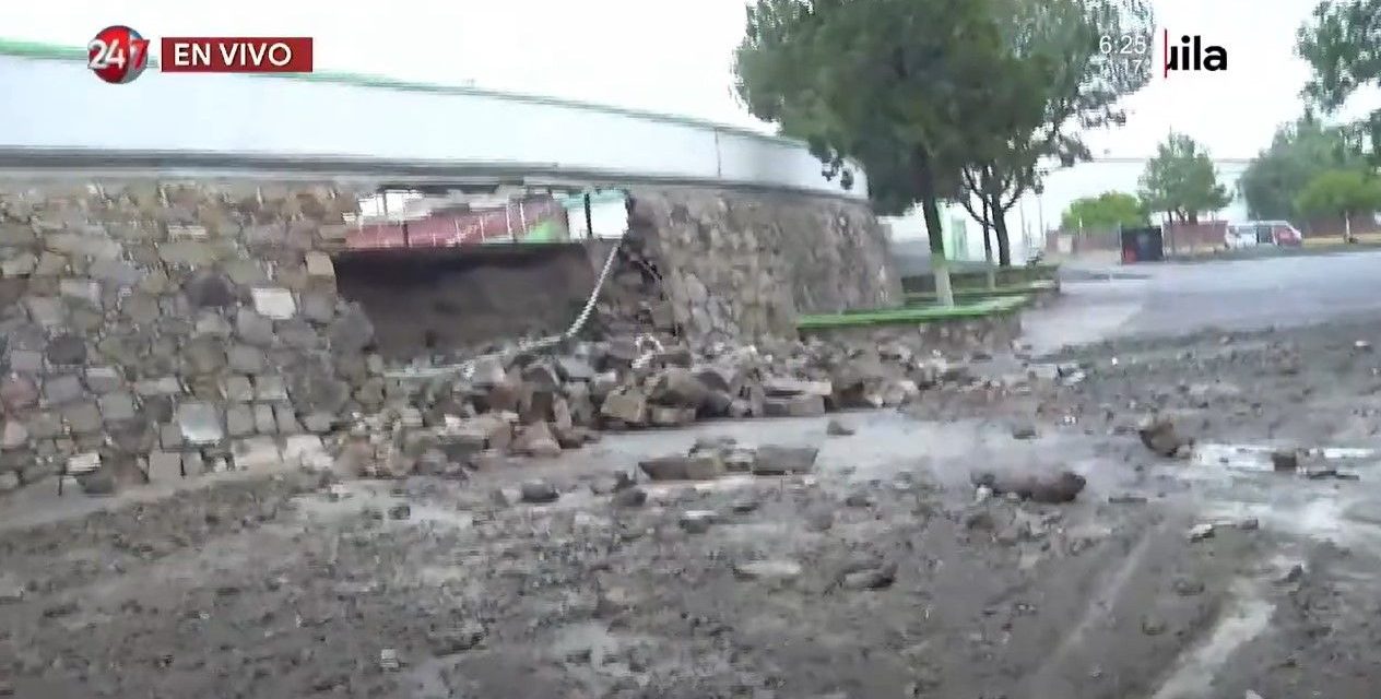 Los estragos de la lluvia en Saltillo: colapsa barda en la Deportiva
