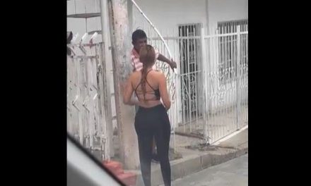 Hombre se vuelve viral al regresarle a su dueña un iPhone 16 Pro Max que se encontró en la calle