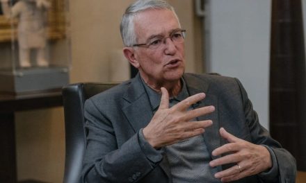 Salinas Pliego accedería a descuentos fiscales si liquida deuda con el SAT, afirma Sheinbaum
