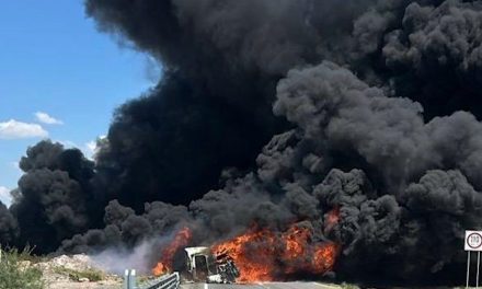 Volcadura e incendio de pipa en la autopista Saltillo-Torreón  deja un lesionado y caos vial