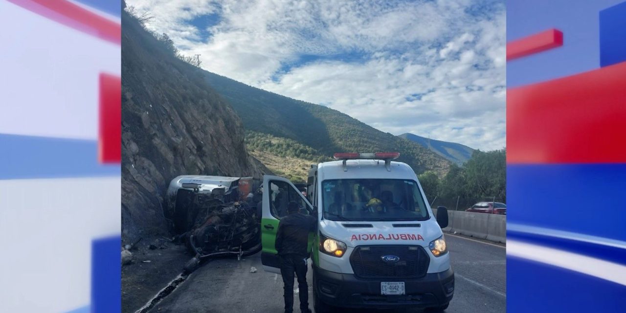 Vuelca tráiler en Los chorros
