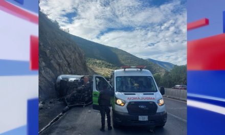 Vuelca tráiler en Los chorros