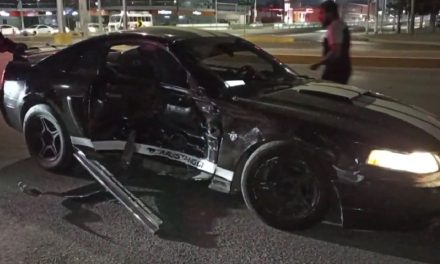 Da vuelta prohibida y provoca accidente en Saltillo; su acompañante resultó lesionada
