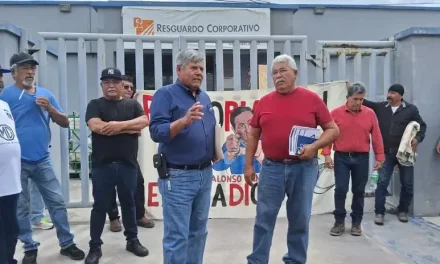 Extrabajadores de AHMSA protestan por quiebra y salarios de directivos