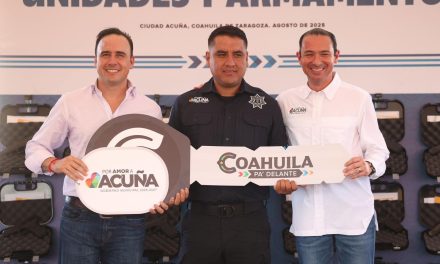 Gobierno estatal entrega 17 patrullas y armamento en Acuña