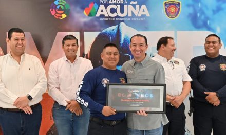 Entregan reconocimientos a bomberos en su día