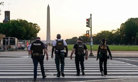 Trump ordena detenciones masivas y despliegue federal en Washington D. C.