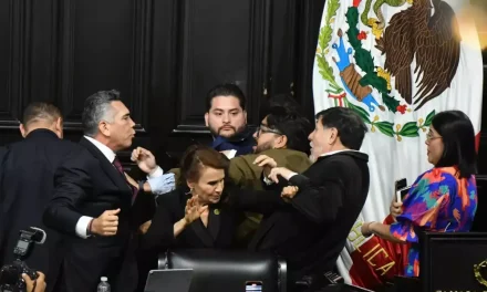 Alejandro Moreno y Gerardo Fernández Noroña protagonizan pelea en el Senado