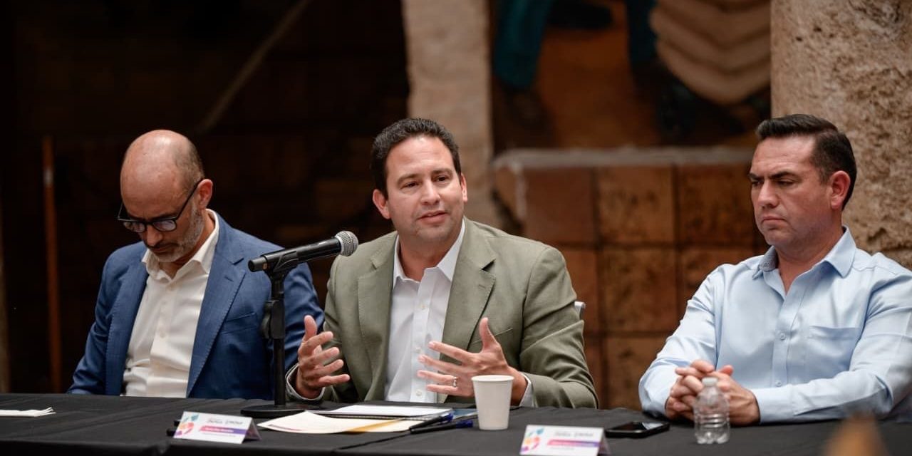 Javier Díaz comparte avances de la revitalización del Distrito Centro