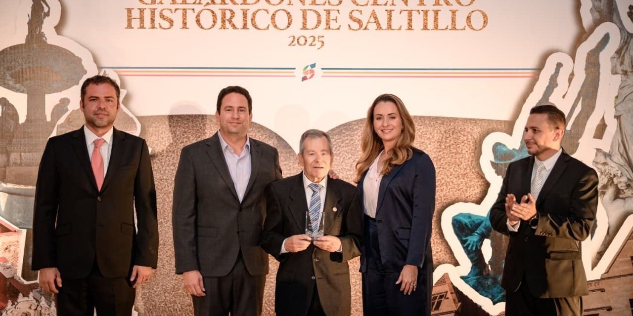 Reconoce Javier Díaz a comerciantes del Distrito Centro