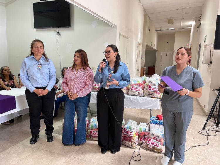 Fundación RCG y la Clínica Cáritas Lafón celebran a los abuelitos