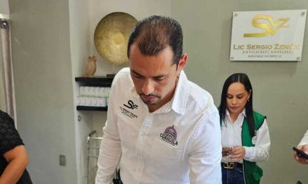 Lleva Sergio Zenón útiles escolares a bajo costo para apoyar la economía familiar