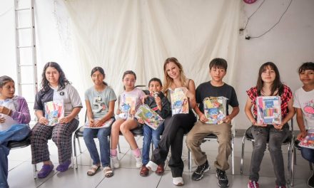 Regidora Amal Esper inicia entrega de útiles escolares