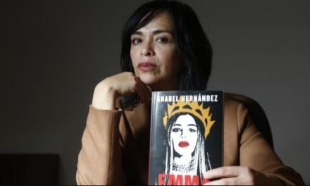 Sheinbaum critica a Anabel Hernández tras fallo judicial, escribe ficción, asegura