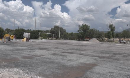 Avanza rehabilitación de cancha y gimnasio en unidad deportiva Carlos R. González